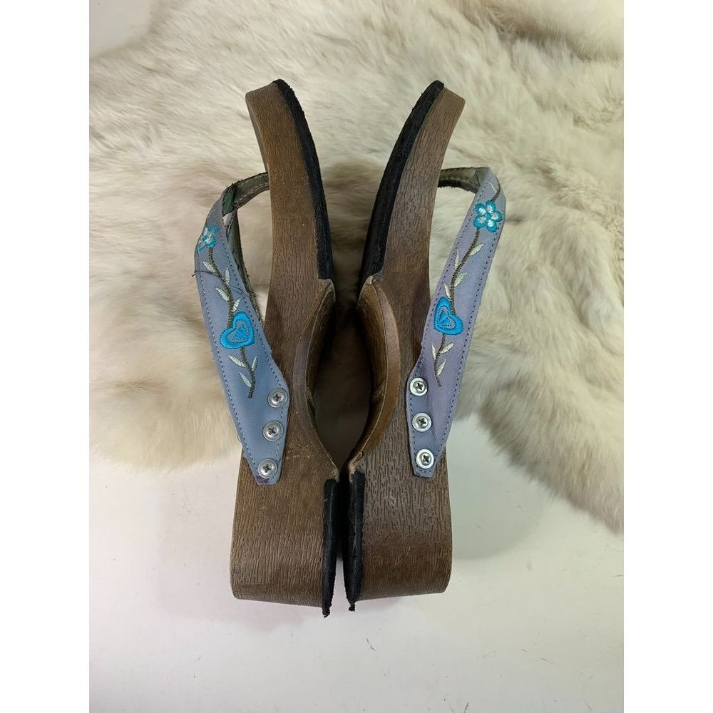 Vintage Y2K Chunky T-Strap Sandal Clog Embroidered Periwinkle Strap Size 7 - Picture 5 of 9